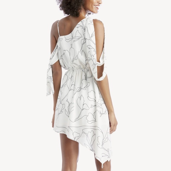 Elliatt Dresses & Skirts - ELLIATT Natalie One Shoulder Dress Size Large NWT